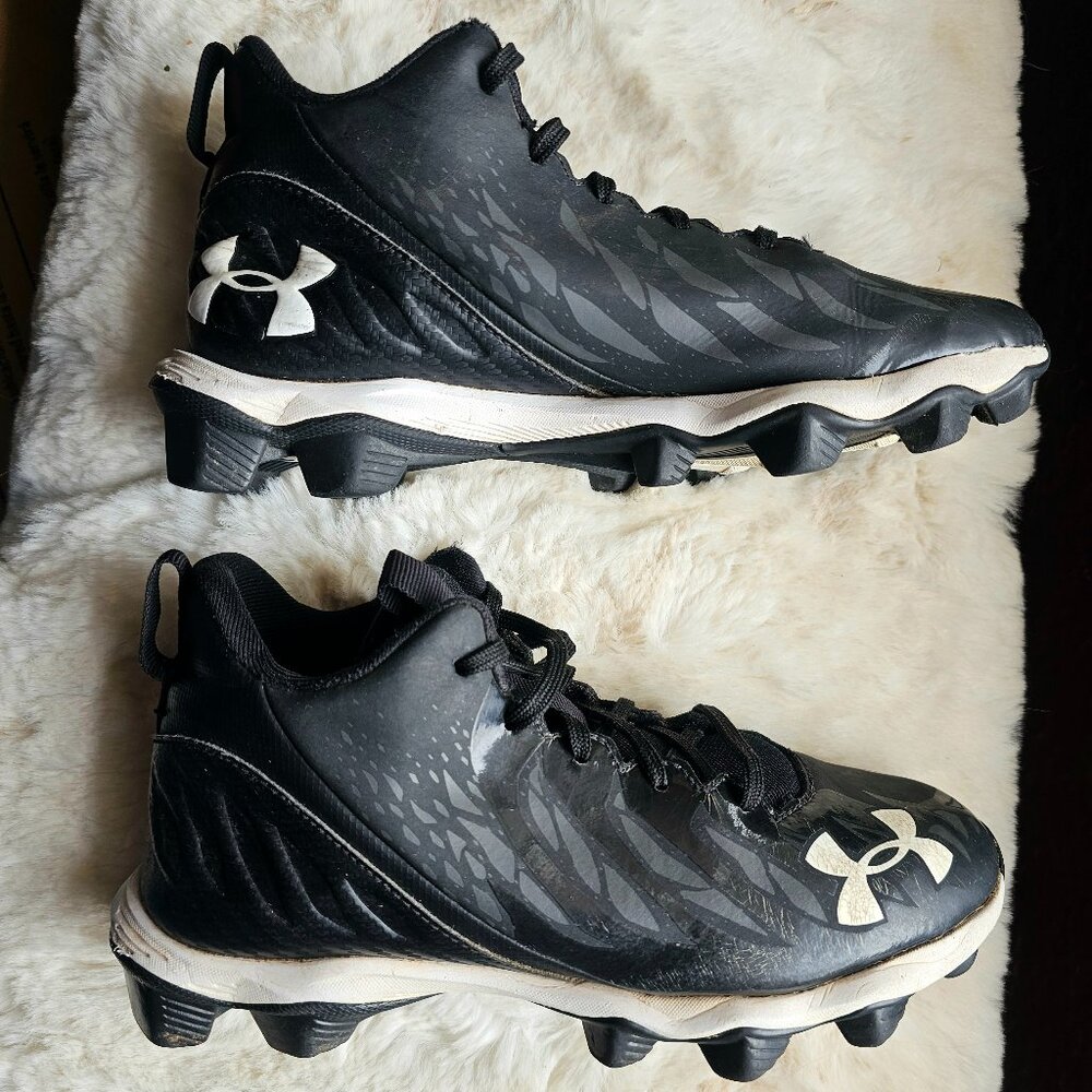 Under Armour Kids' Spotlight Franchise RM Jr Football Shoes